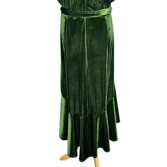 Taylor Women's Velvet Halter Green Asymmetrical Hem Holiday Dress Plus Size 16 - Picture 8 of 11